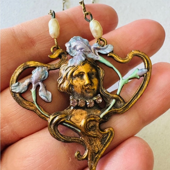 Vintage PIDIDDLY LINKS Art
Nouveau Style Woman Iris Flowers
Pendant Necklace 18" - Picture 9 of 11